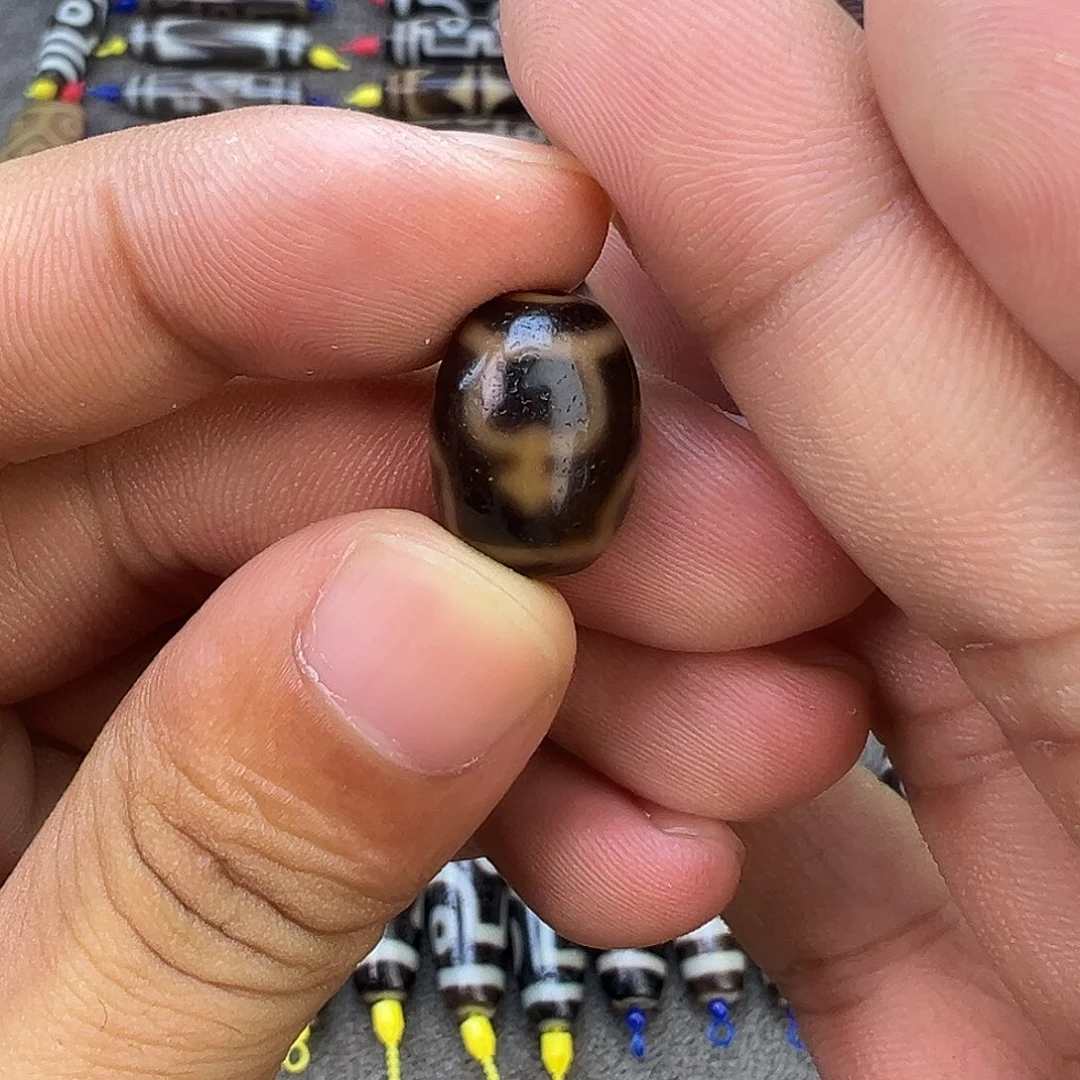 K***J玛瑙/玉髓未镶嵌吊坠(赠链)曲贡宝瓶桶珠