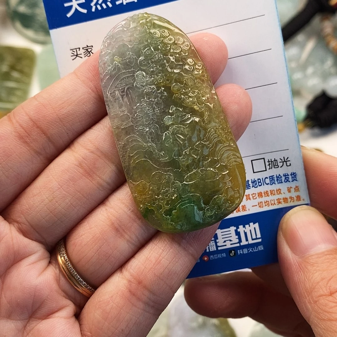 翡翠未镶嵌颈饰山水