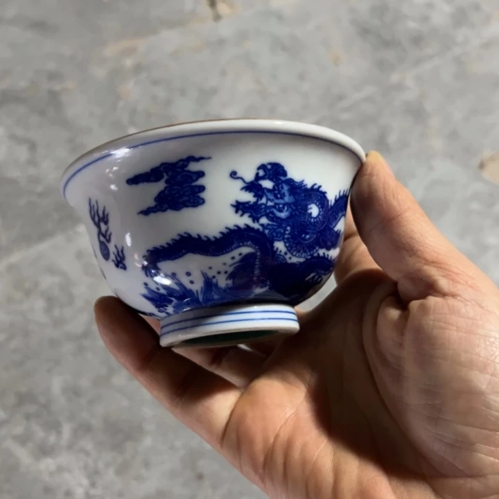 手绘的龙纹压手杯