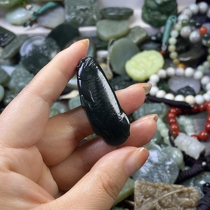 玲***和田玉未镶嵌颈饰