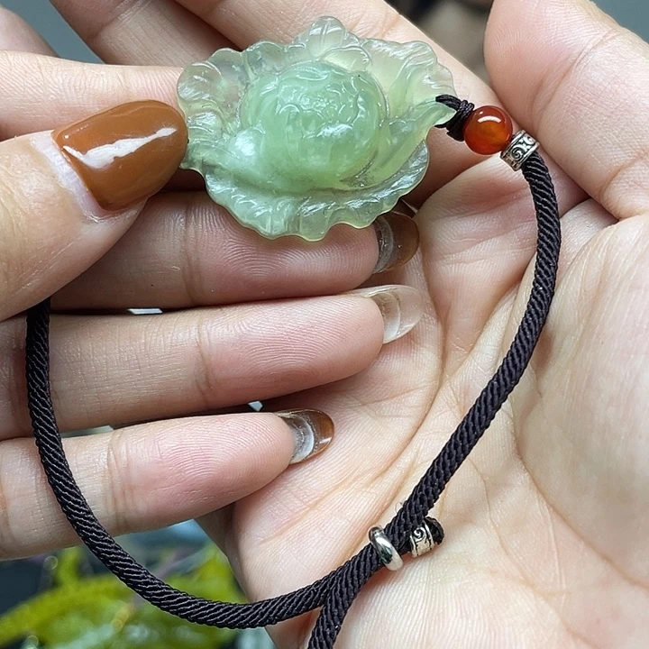 蛇纹石玉未镶嵌颈饰