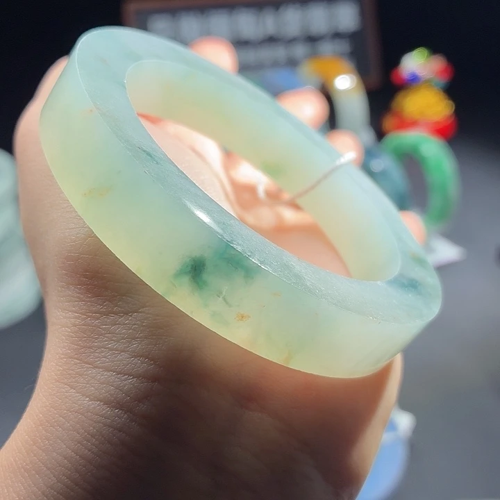 定制翡翠未镶嵌翡翠手镯