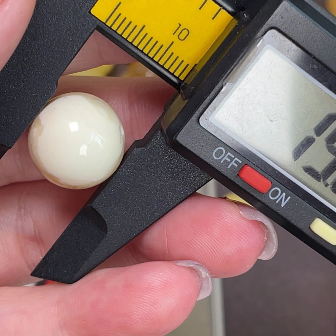 未镶嵌琥珀裸石微瑕53