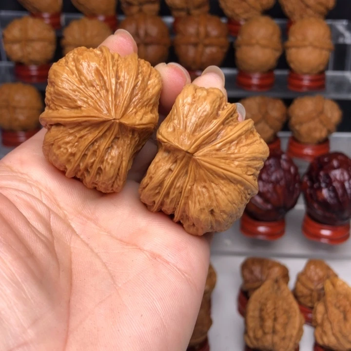 文玩核桃吊坠27六楞半壁