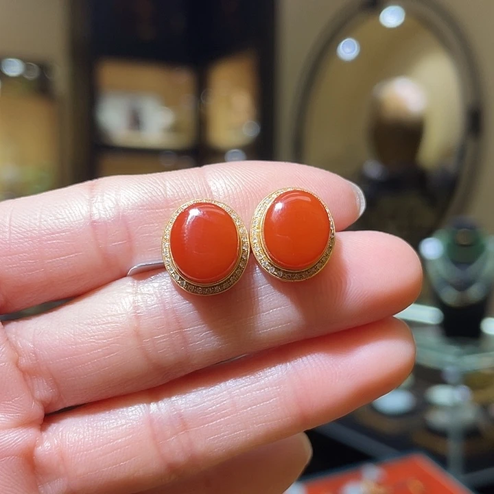 18K金镶嵌南红玛瑙耳饰