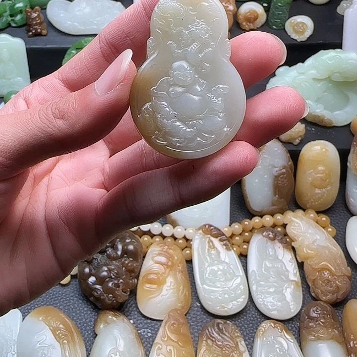 和田玉未镶嵌颈饰