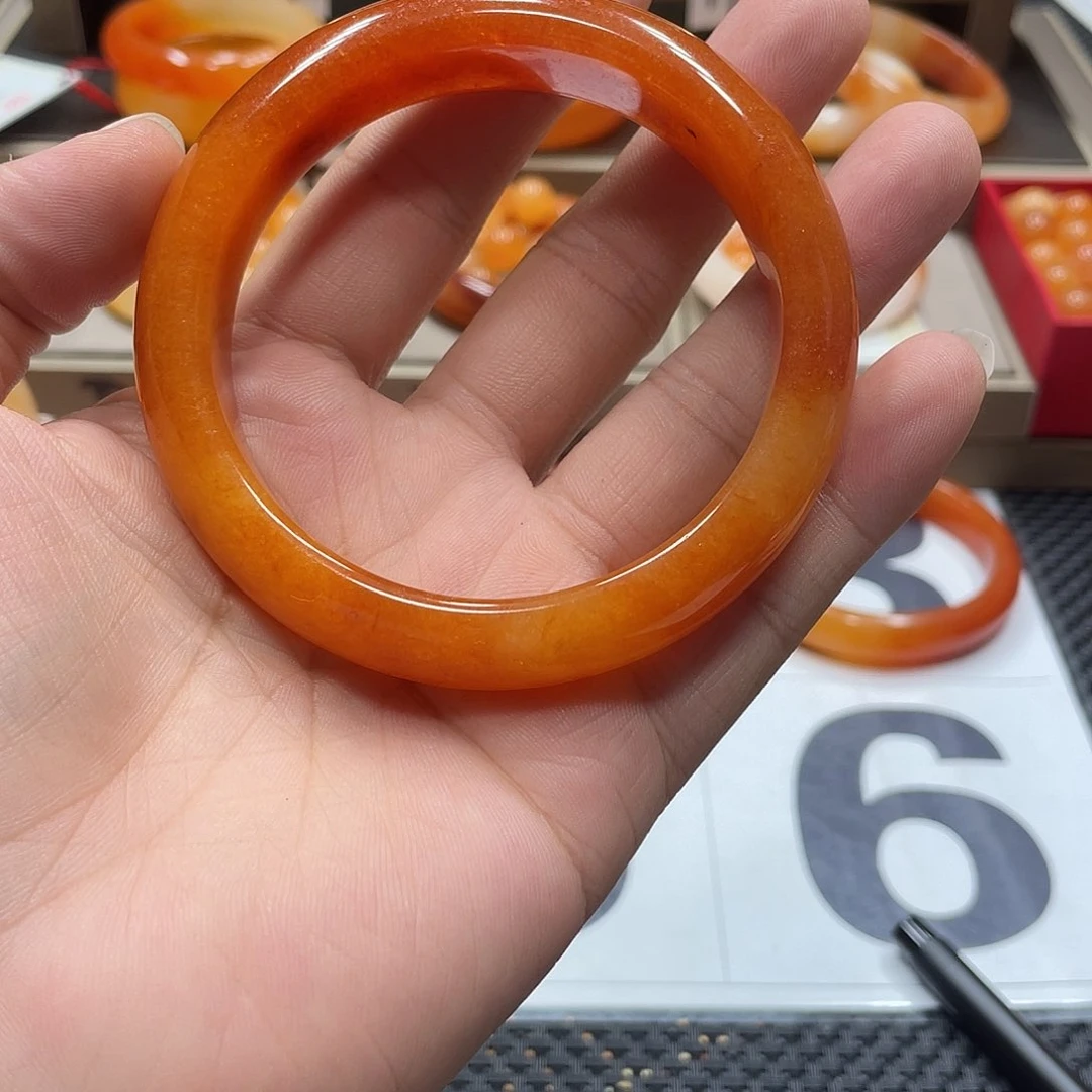 未镶嵌石英质玉（黄龙玉）手镯一***