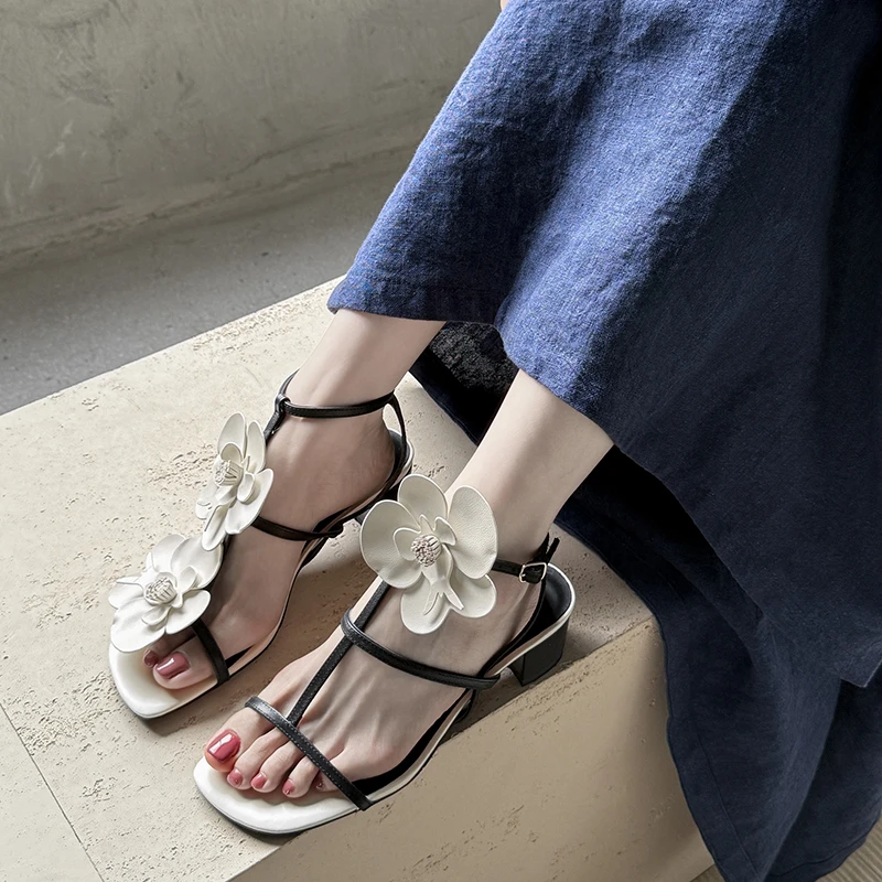 超好看真皮粗跟露趾凉鞋女度假风配裙子绝美花朵一字带高跟鞋女夏