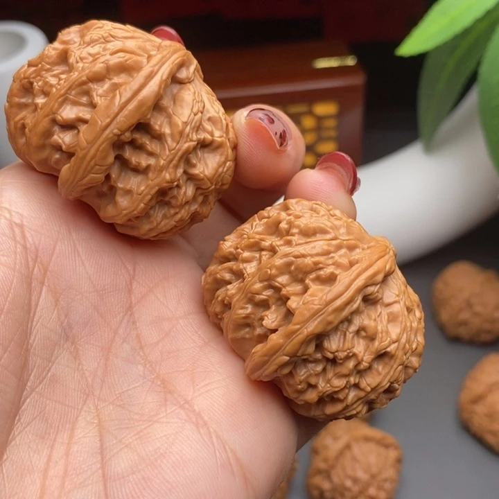 文玩核桃把件白狮子