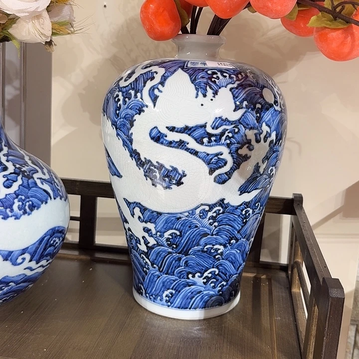 摆件宇泽堂暗刻龙梅瓶