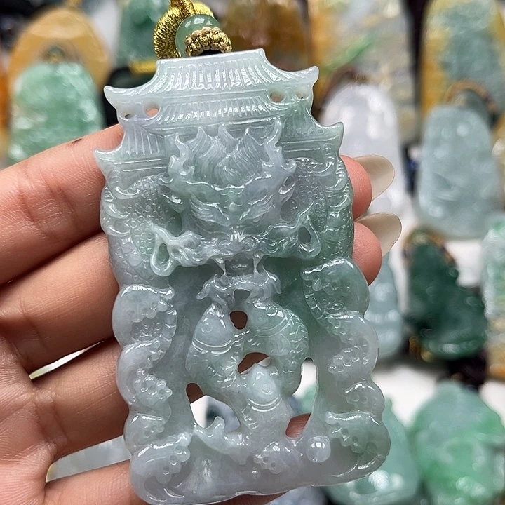 翡翠未镶嵌颈饰龙牌