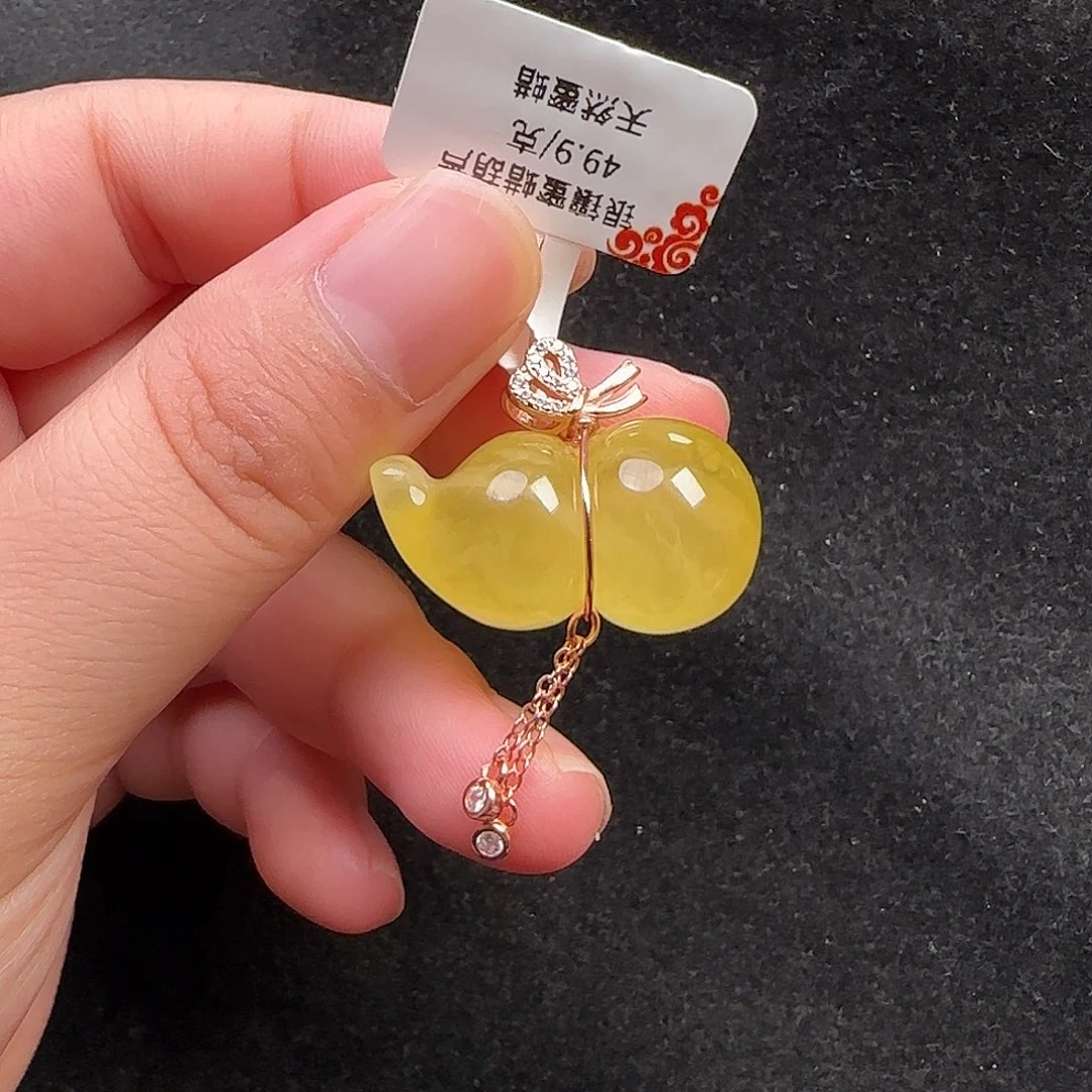 蜜蜡未镶嵌珠宝奇石