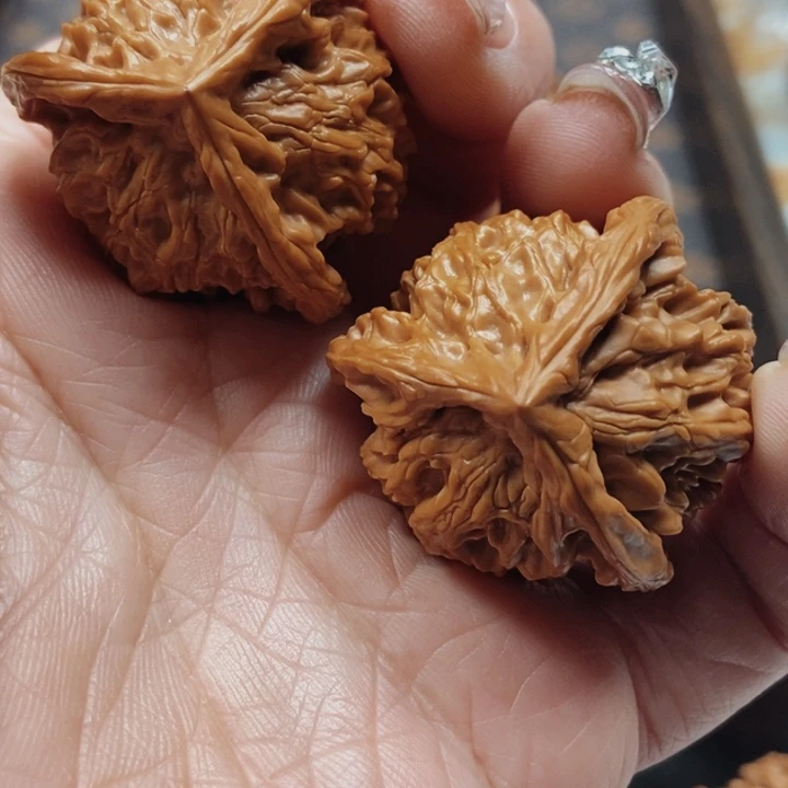 H***w文玩核桃吊坠盘山