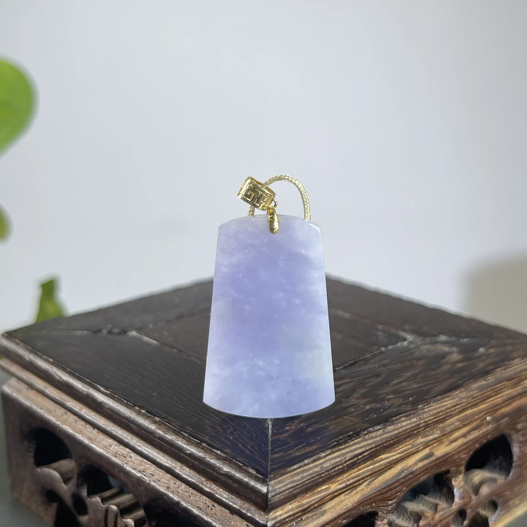 JGB09-77  天然缅甸A货翡翠  18K扣头无事牌