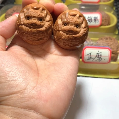 文玩核桃吊坠龙宝宝