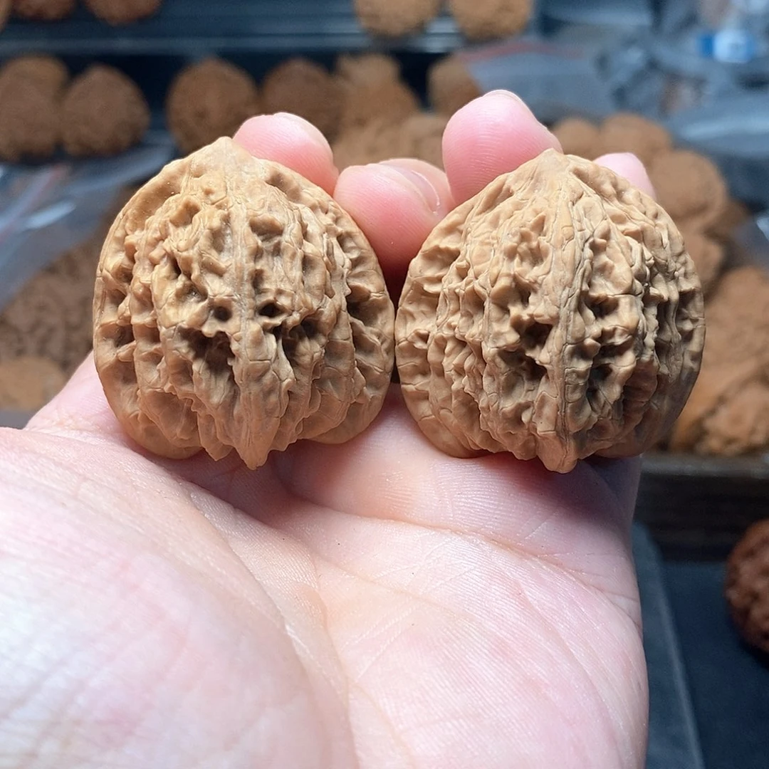 1文玩核桃盘龙虎38-387