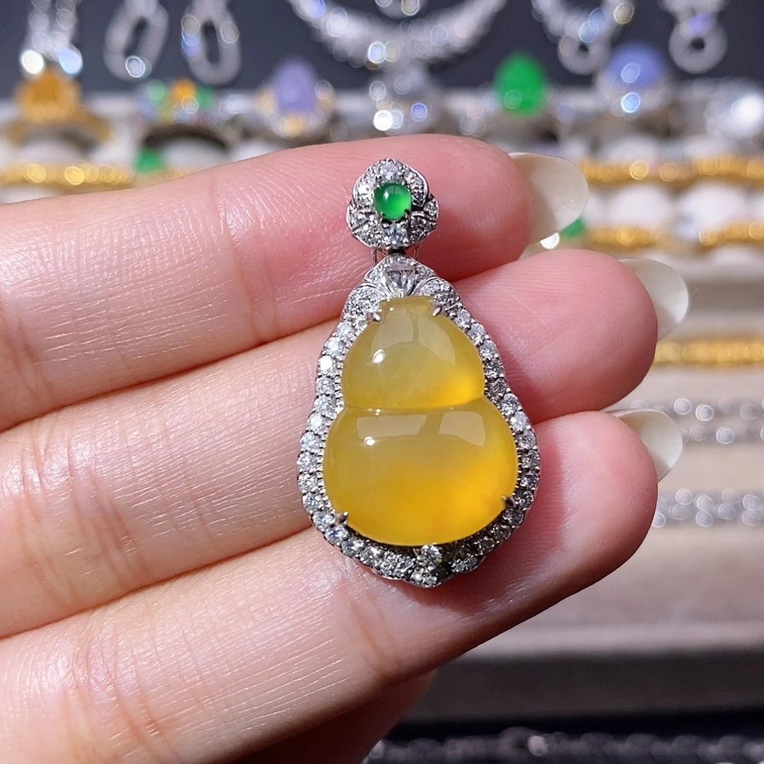 翡翠18K金镶嵌颈饰吊坠