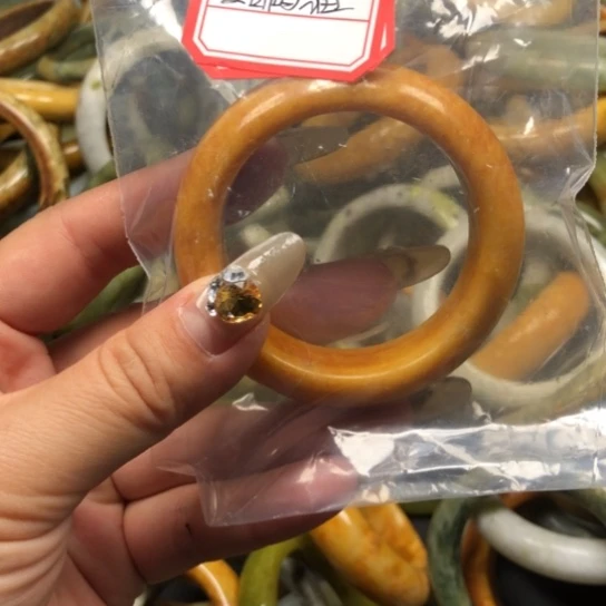 未镶嵌蛇纹石玉手镯夏**猫