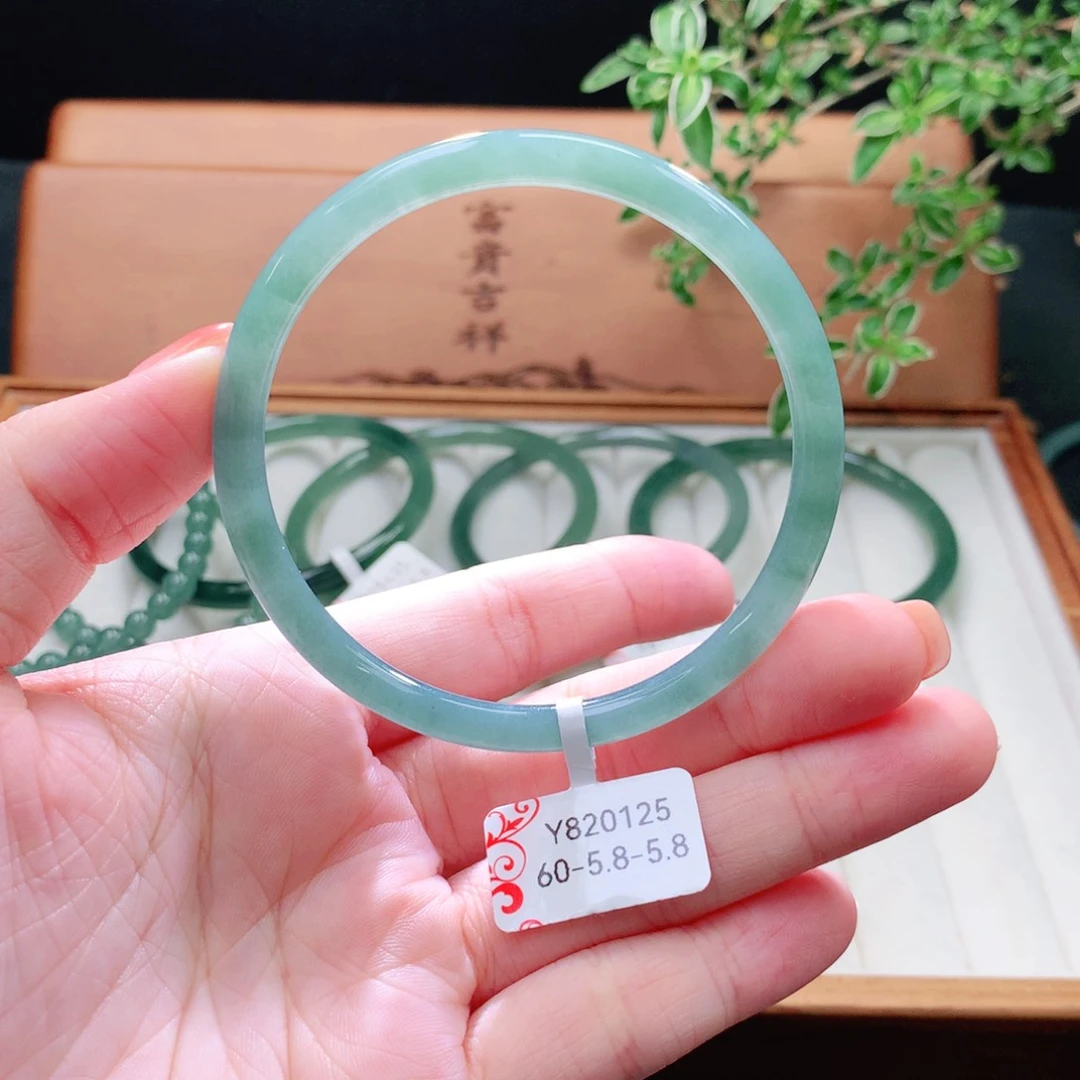 未镶嵌手镯（圆镯）翡翠