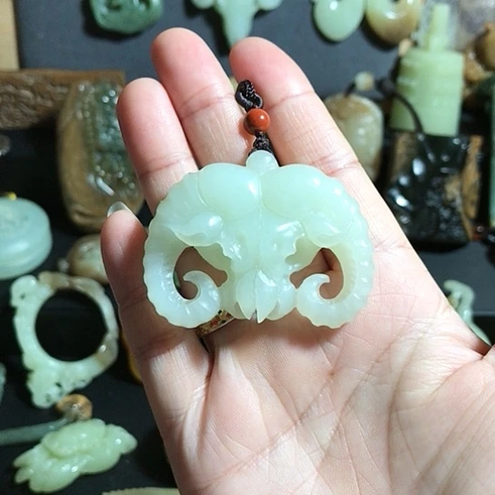未镶嵌蛇纹石玉颈饰