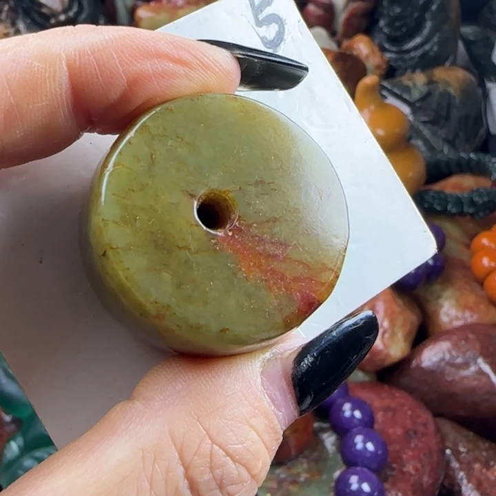 透闪石质玉未镶嵌珠宝奇石