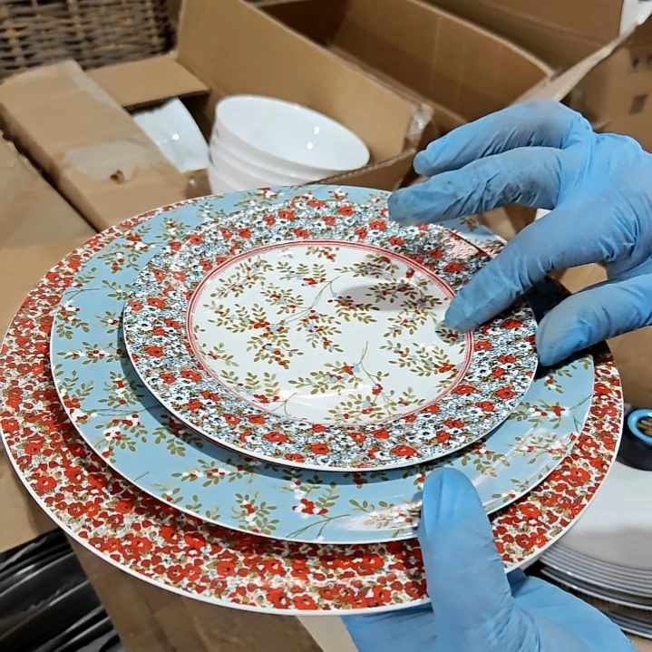 摆件陶瓷盘子碗啥都有
