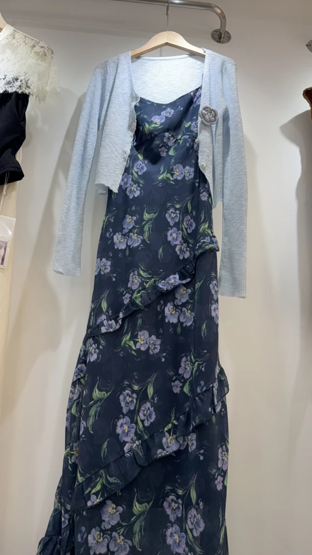 紫蓝色吊带连衣裙搭配防晒针织开衫女夏季新款套装