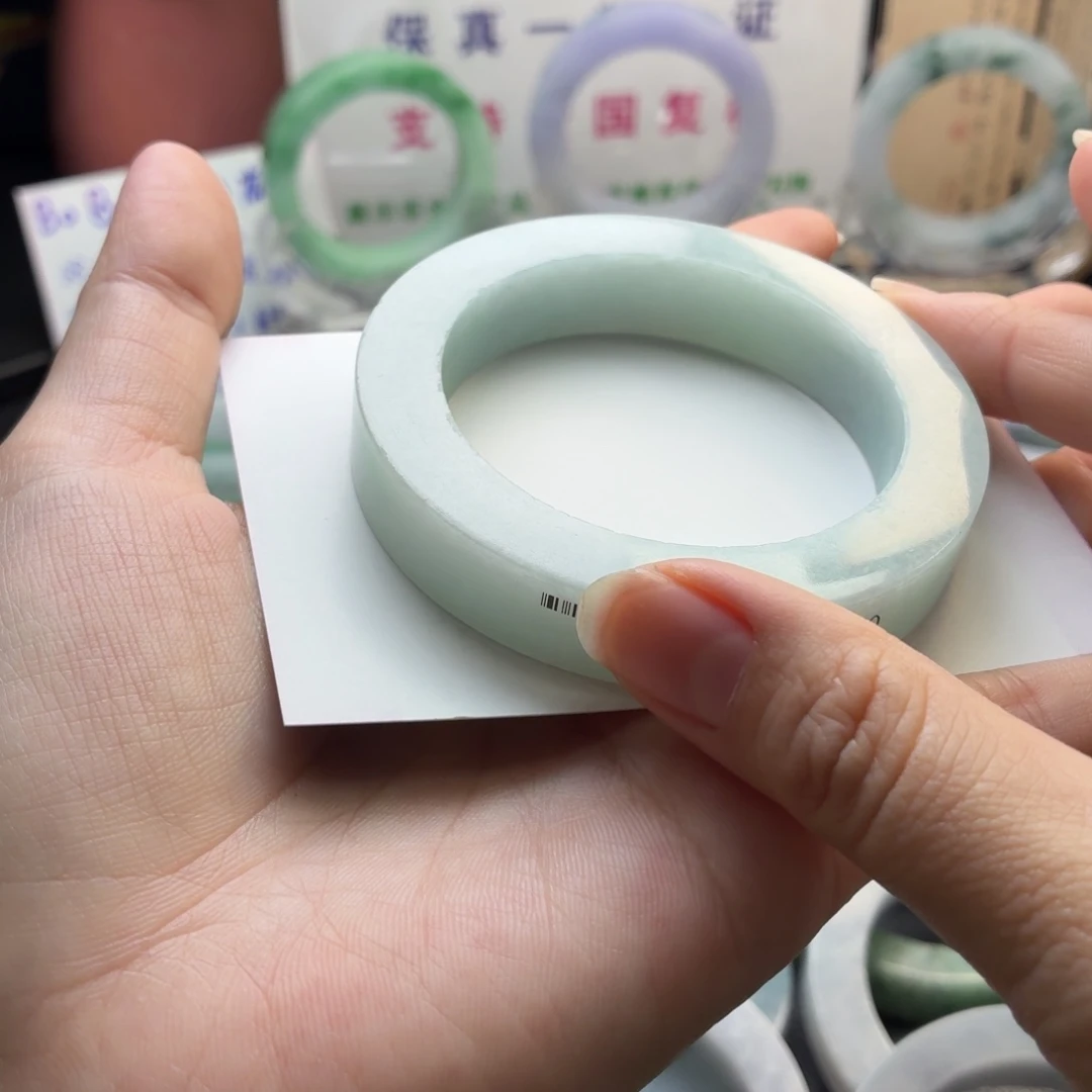 定制翡翠未镶嵌翡翠手镯