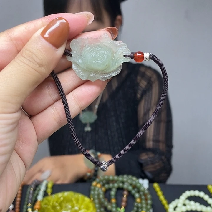 蛇纹石玉未镶嵌颈饰