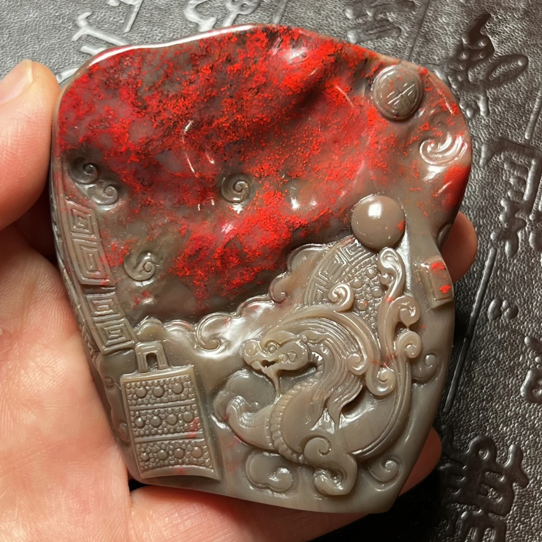 昌化鸡血石牛角冻地小摆