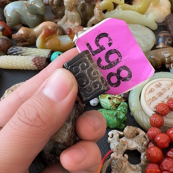 用***2和田玉未镶嵌颈饰