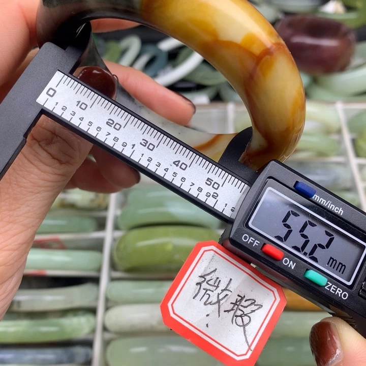 蛇纹石玉未镶嵌手镯500