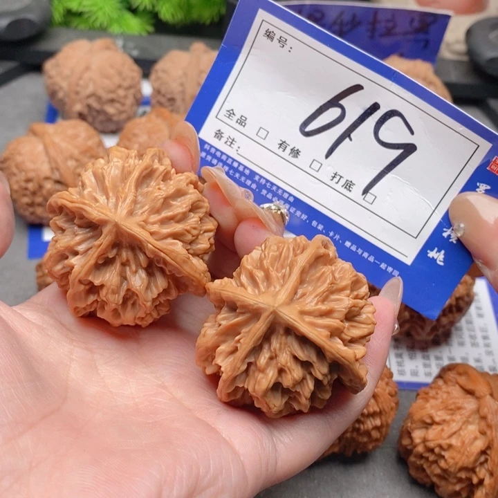 把件桃核醉****Z44四棱619号牌
