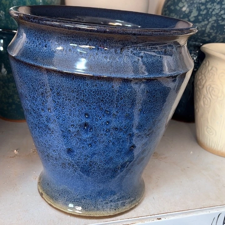 紫砂花盆口25高29。。。。。。。。。。。。。