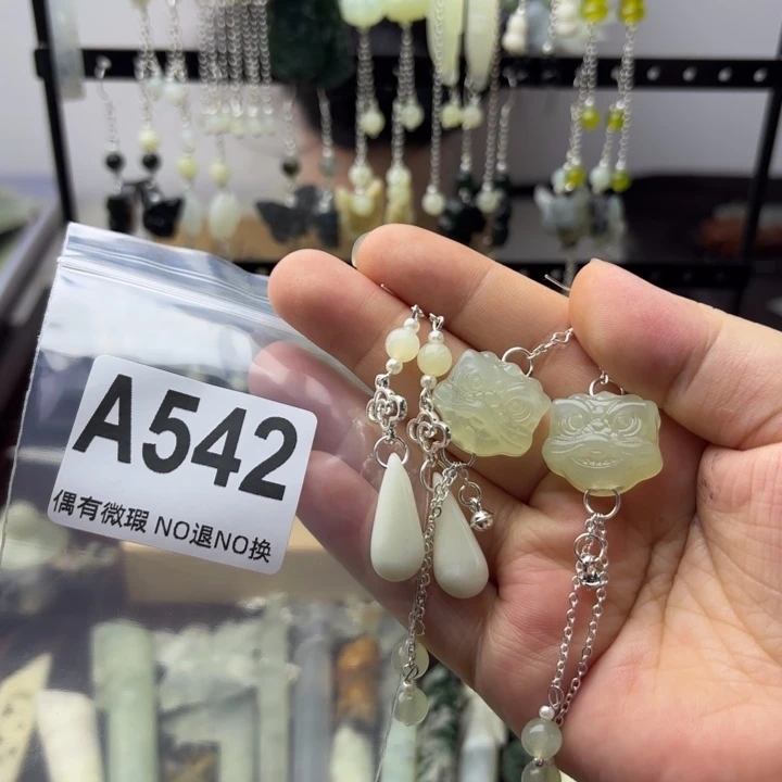 蛇纹石玉发饰合金手**柔