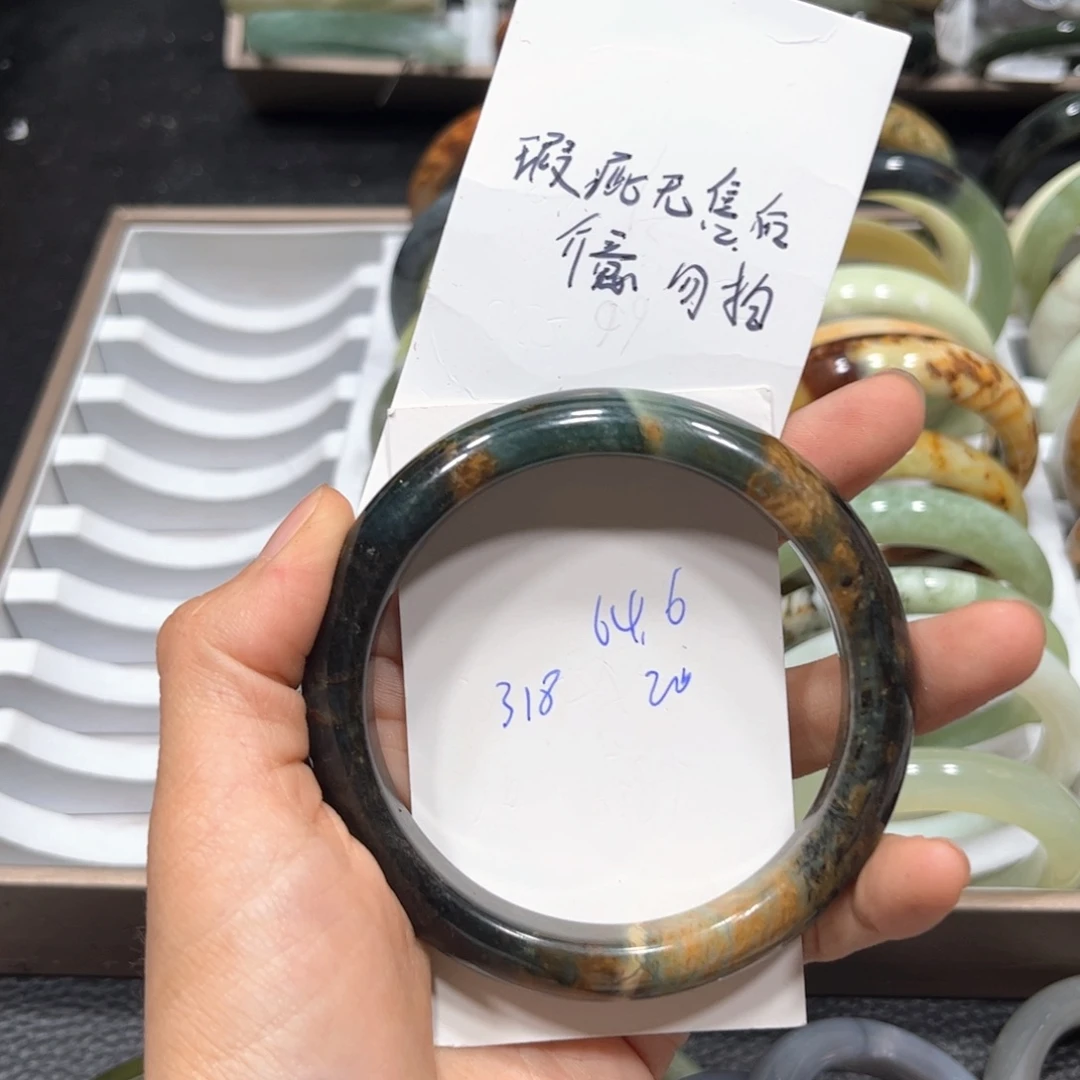 蛇纹石玉未镶嵌手镯