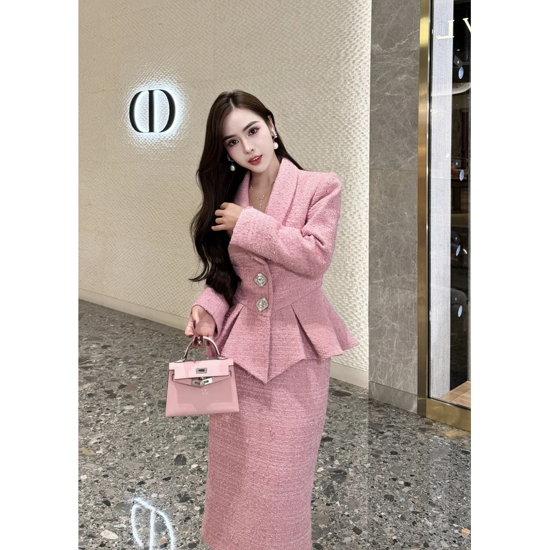 【冬装新款】DO668冬季气质名媛千金风大钻扣粉色外套+半身裙套装