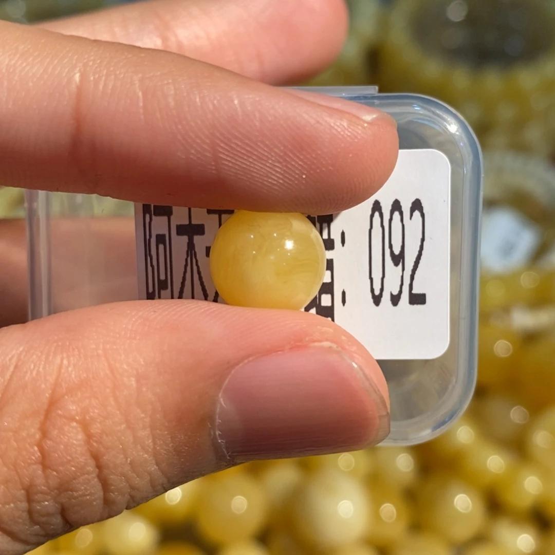 蜜蜡未镶嵌珠宝奇石092