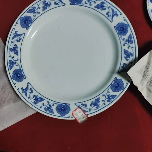 瓷片瓷片，各种摆件，均有瑕疵。沙锅，口直径31cm。！