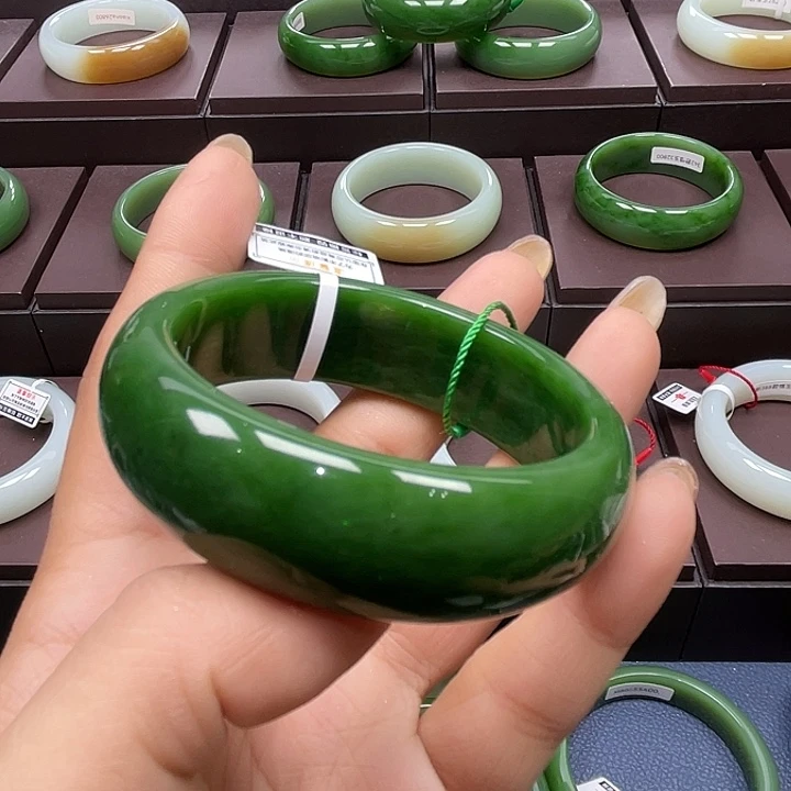 和田玉（碧玉）未镶嵌手镯