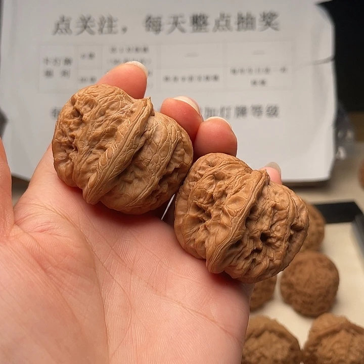 文玩核桃吊坠元宝有黄尖
