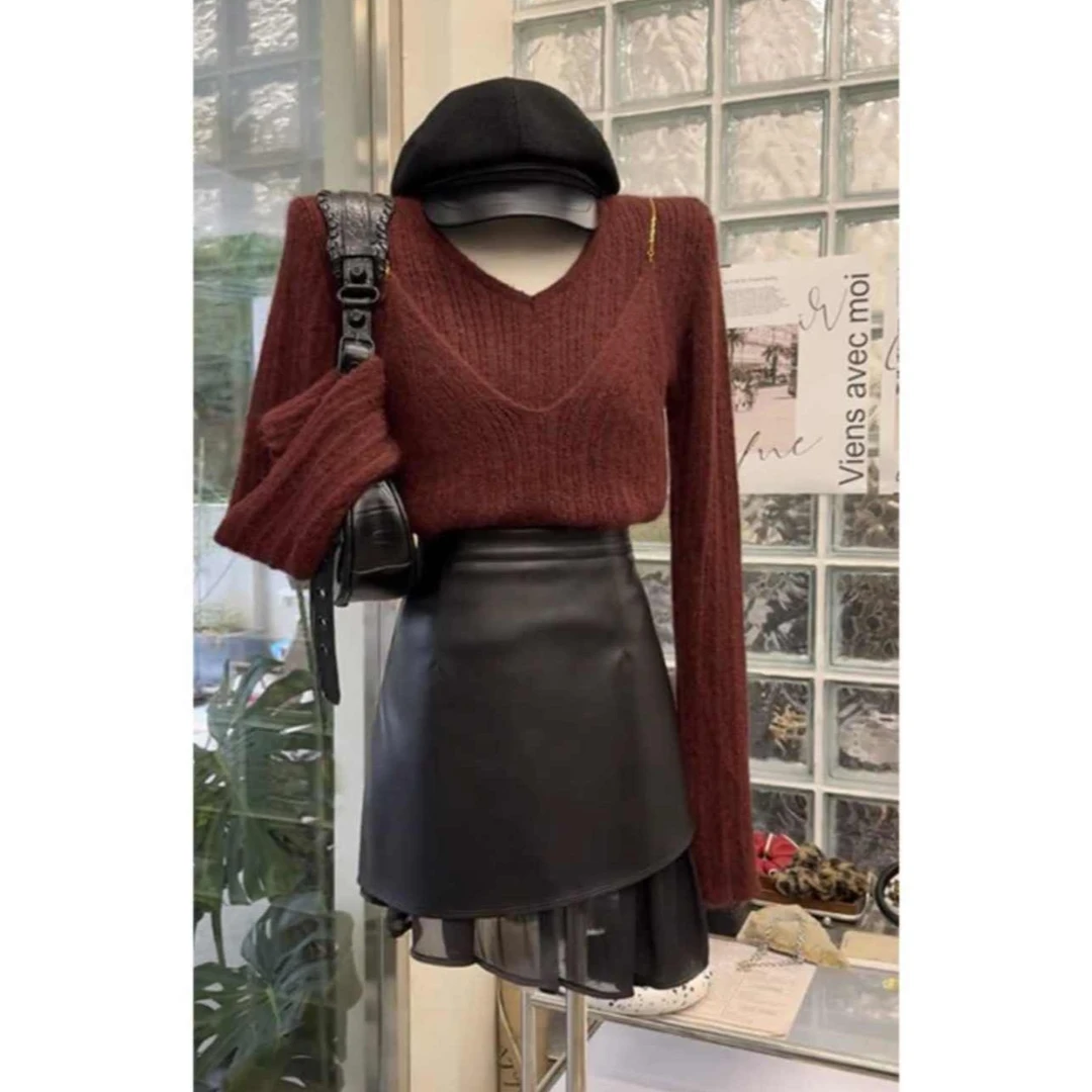 秋季一整套穿搭女2025新款休闲减龄V领针织衫时尚百搭短裙两件套