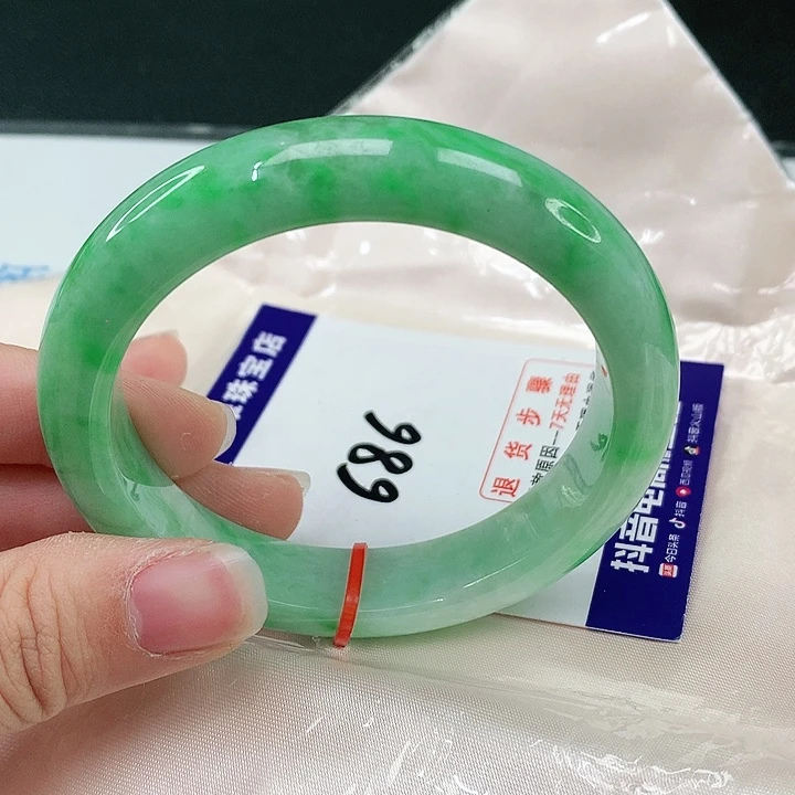 翡翠手镯未镶嵌翡翠