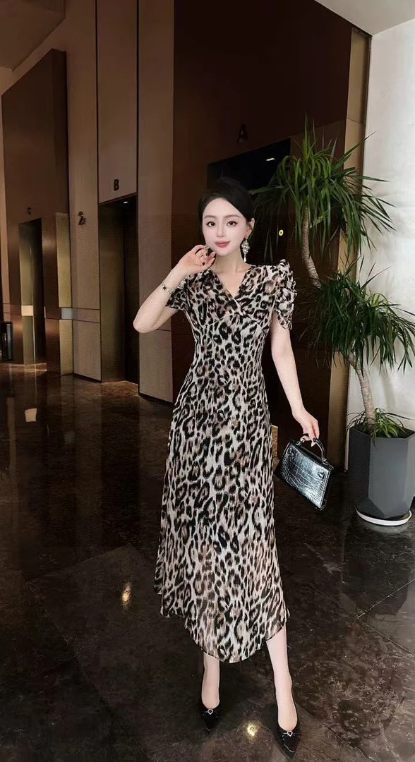 618福利020原创设计夏季百搭浅色豹纹连衣裙