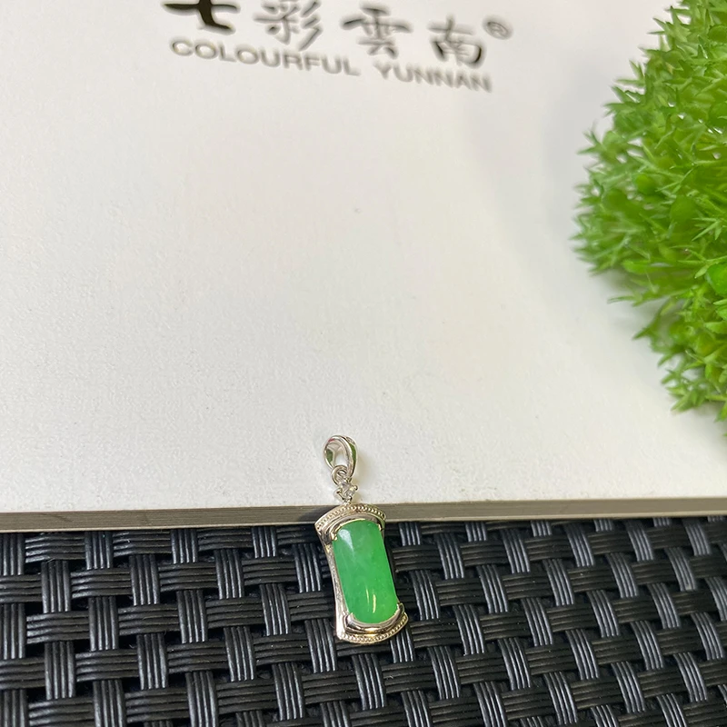 【母亲节礼物】七彩云南翡翠冰种阳绿翡翠吊坠