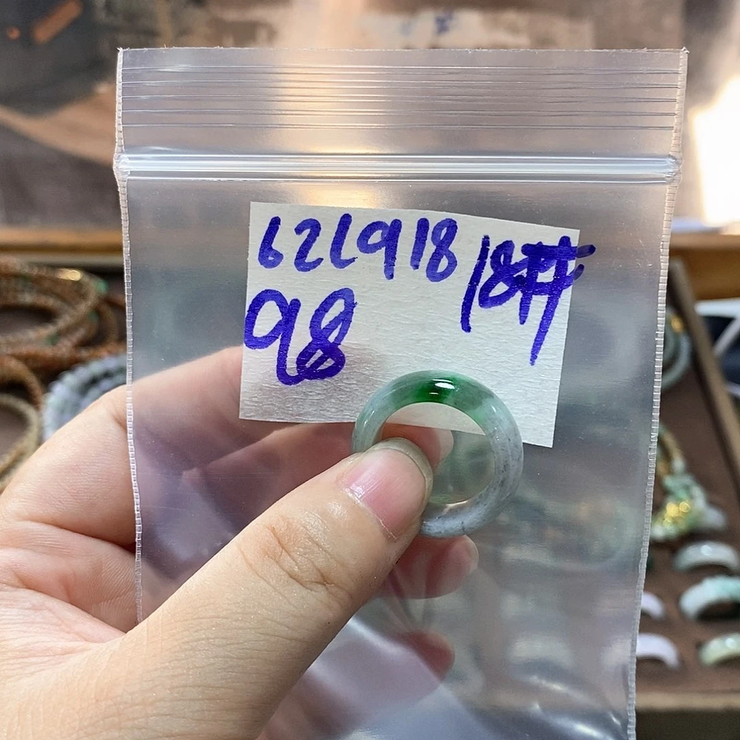 未镶嵌定制翡翠小*雷