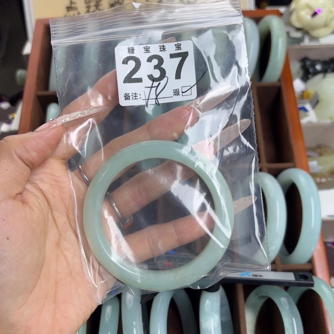 未镶嵌蛇纹石玉手镯温***蝉
