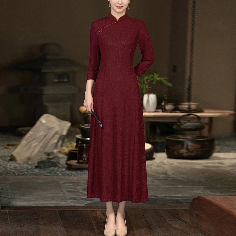 十月份喜婆婆婚宴装2025新款酒红色改良旗袍妈妈礼服平时可穿