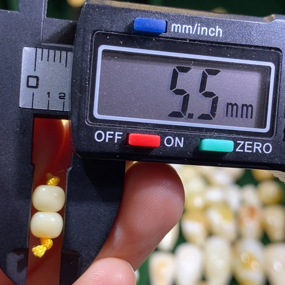 蜜蜡未镶嵌裸石配饰