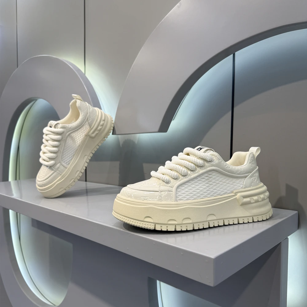 隐形增高2025新款男士纯色网面休闲板鞋厚底增高舒适透气高端男鞋